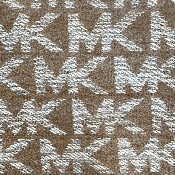 Michael by Michael Kors blanket scarf - NWT - Picture 3 of 4